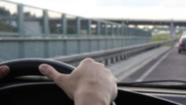 На 15 септември с включени фарове