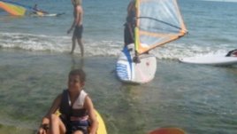 48 деца в риск завършиха курс по ветроходство и сърф във Варна