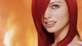 Червеният цвят може да освежи всяка прическа