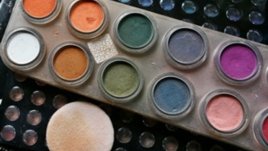 Кога да позволим на дъщеря си да започне да се гримира?