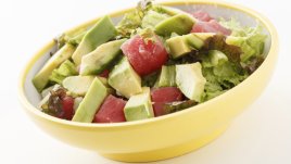 Салата от риба с авокадо