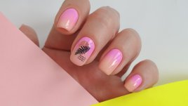 Маникюри с нежни флорални елементи