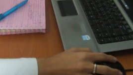 Да се забранят целувки и прегръдки в офиса