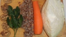 Салата с елда, зеле и хумус