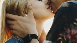 Защо затваряме очи докато се целуваме и правим любов