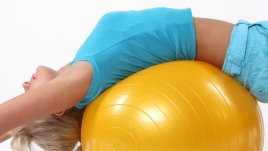 Стегнато тяло с помощта на швейцарска топка (видео)