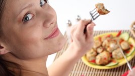 Честото хапване по малко не помага за отслабването