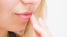 Антистареещ режим за по-плътни и сочни устни