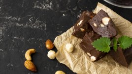 Лесен шоколадов фъдж с ядки