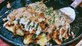 Пържоли с моцарела и пикантен сос