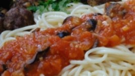 Кюфтенца със спагети