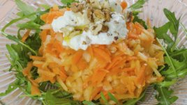 Зимна салата с моркови и орехи