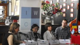 Коледен базар събира жени от 49 страни