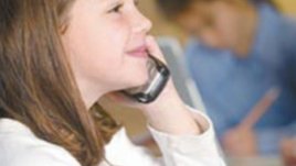 Мобилен телефон разплаква първокласници