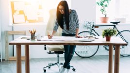 Стоенето прави – по-вредно от седенето? 