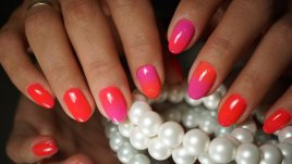 Цветни маникюри срещу лошо настроение