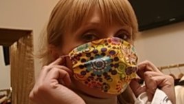 Дизайнерка шие модни маски против грип
