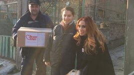 Теди Кацарова и Holiday Heroes доставиха първите пакети още за Игнажден