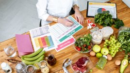 Какви храни трябва да включва диетата ви според възрастта ви 