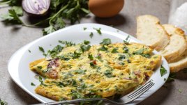 Бъркани яйца с лук по непалски 