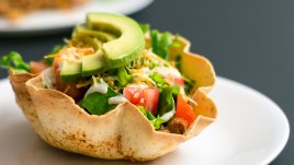 Как салатата ви кара да пълнеете вместо да отслабвате? 