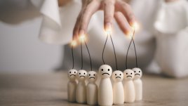 11 начина да се справите с манипулативната приятелка