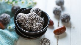 Бонбони с фурми и кокос