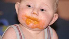 Захранване на бебето – кога и с какво?