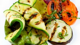 Мариновани зеленчуци на скара с балсамов оцет