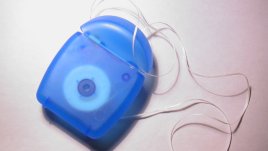 Ползите от почистването на зъбите с конец за общото здраве