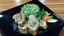 Агнешко роле със салата табуле