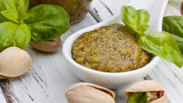 Песто с шамфъстък и сушени домати