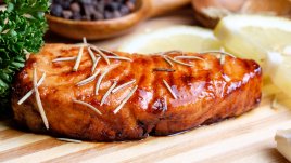 Сьомга с глазура от кафява захар