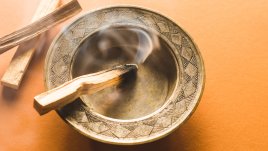 Пало санто – срещу негативна енергия и за уют в дома