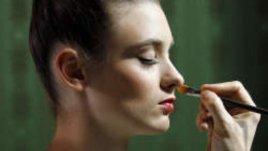 Скрийте последствията от падания с грим