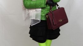 72-годишен китаец рекламира женски дрехи 