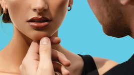 „Неуместно“ от Ви Кийланд