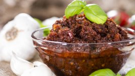 Песто със сушени домати