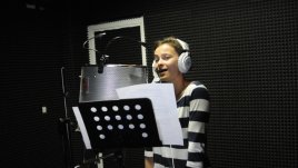 Актьори пеят срещу насилието над деца