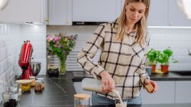 6 причини да добавите към менюто си бадемово мляко