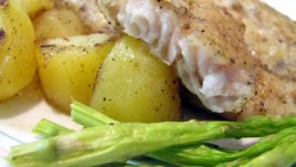 Пъстърва с картофи на пара