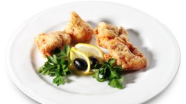 Риба тон с маслини, кориандър и вермут