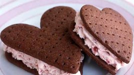 Сладоледен сандвич за Свети Валентин