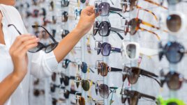 Знаете ли, че... слънчевите очила датират от 1286 година?