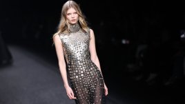 Ефирни материи и красиви акценти от Alberta Ferretti за есен-зима 2024-2025