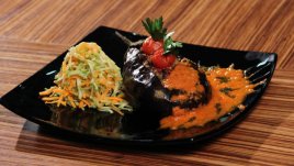 Пълнен патладжан с пиле и сушен домат