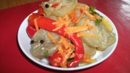 Салата от патладжани и чорбаджийски чушки