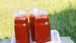 Бутилиран доматен сос