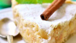 Канелен кейк с ябълки и орехи