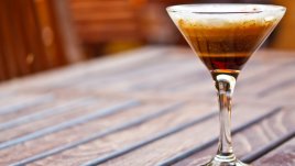 Летен коктейл с кафе и ликьор